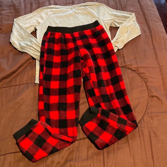 Boys Christmas Print Pajamas by Holiday #FamJams Brand.  EUC! - Picture 12 of 16